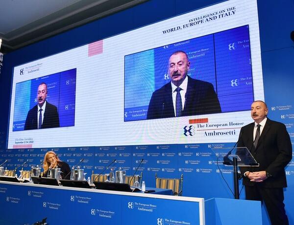 Президент Ильхам Алиев принимает участие в международном форуме в итальянском Черноббио