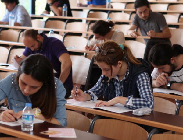 Naxçıvanda xarici dil və dövlət qulluğuna qəbul imtahanlar keçirildi