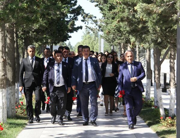 Sumqayıt Şəhər Məhkəməsinin kollektivi Vətən müharibəsi şəhidlərinin xatirəsini yad etdi –