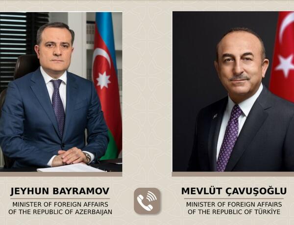 Azerbaijani and Turkish FMs hold phone conversation