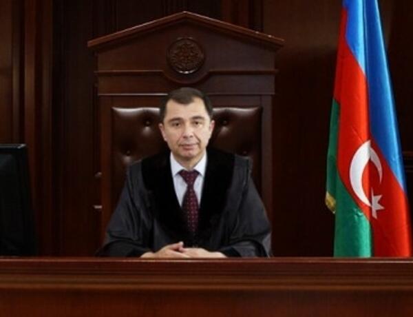 Hakim Həmid Həmidov səhhətində yaranan problemə görə vəzifəsindən istefa verib