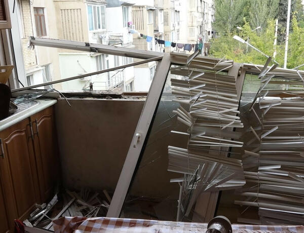 Bakıda yaşayış binasında partlayış oldu: xəsarət alan var –