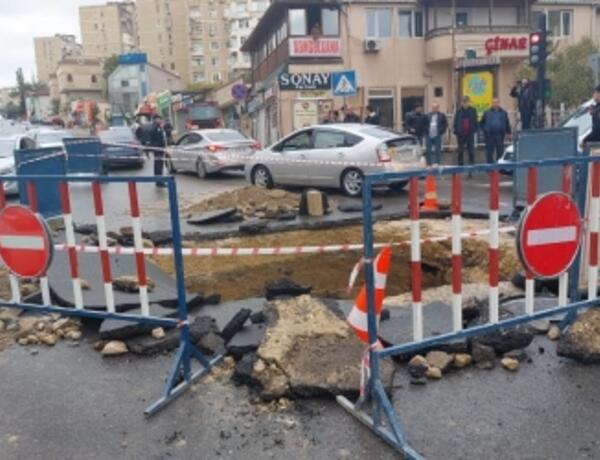 Bakıda magistral su kəmərində qəza baş verdi