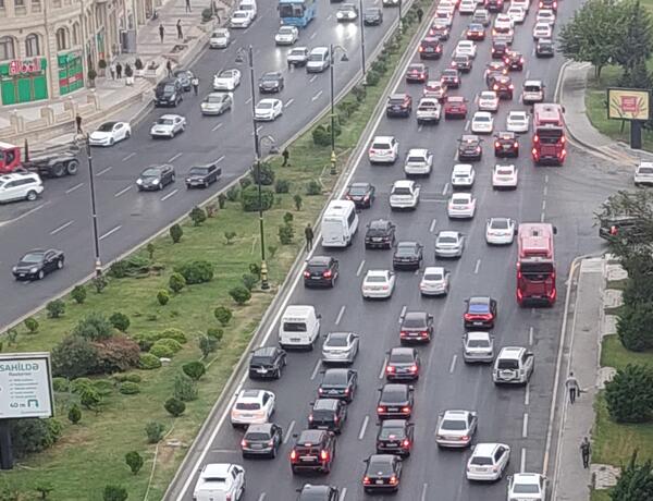 Paytaxtda 11 yolda sıxlıq müşahidə olunur