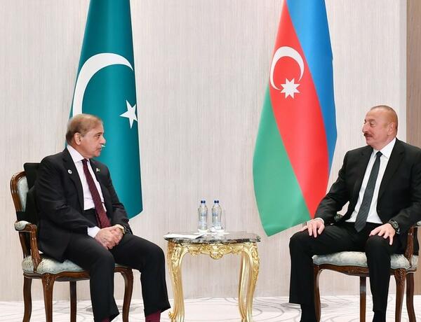 Премьер-министр Пакистана поблагодарил президента Азербайджана