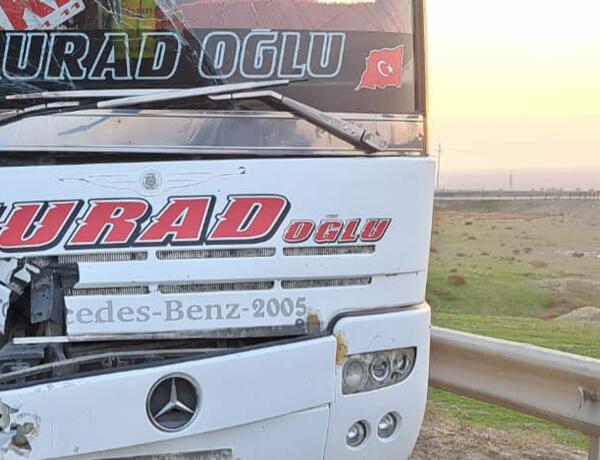 Bakı-Qazax yolunda sərnişin avtobusu yük maşını ilə toqquşub, xəsarət alanlar var –