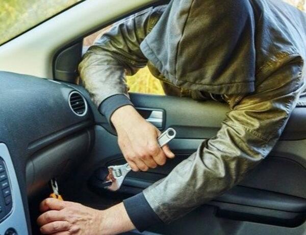 Bakıda “Range Rover”dən oğurluq edən şəxs saxlanıldı