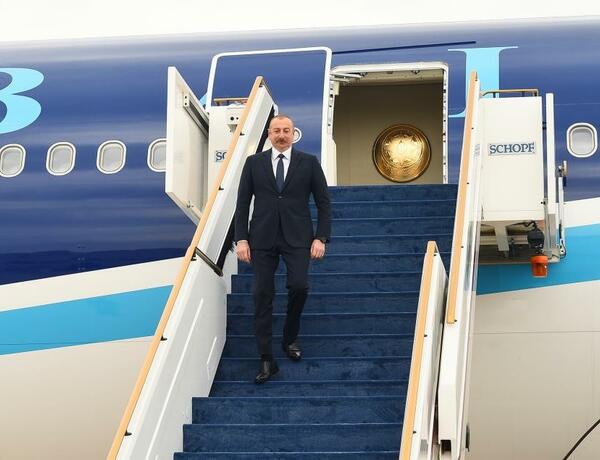 Президент Ильхам Алиев прибыл с рабочим визитом в Объединенные Арабские Эмираты