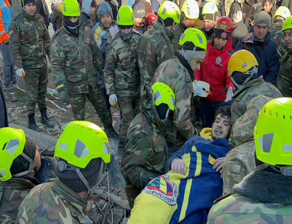 Спасатели МЧС Азербайджана извлекли из-под завалов 44 человека —