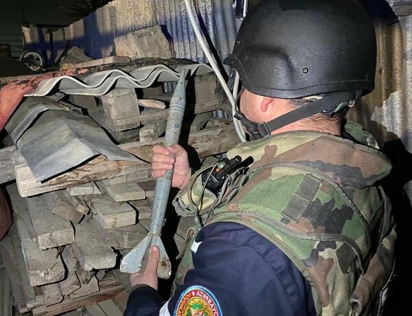 В Баку обнаружен танковый снаряд