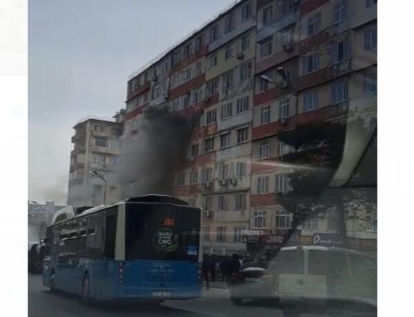 Bakıda yaşayış binasında yanğın söndürüldü –