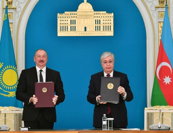 Подписаны азербайджано-казахстанские документы