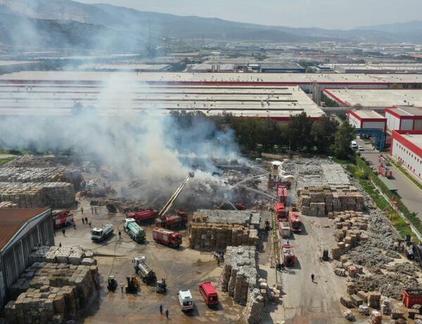Türkiyədə kağız emalı fabrikində yanğın olub