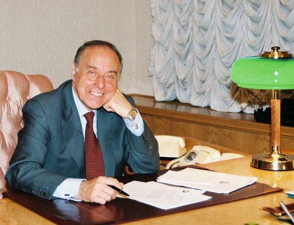 Отмечается 100-летие со дня рождения общенационального лидера Гейдара Алиева