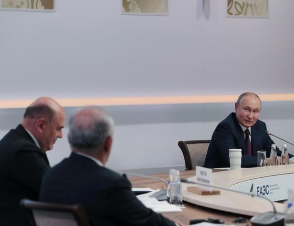 Али Асадов принял участие во встрече Совета глав правительств СНГ с президентом РФ