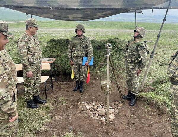 Министр обороны понаблюдал за командно-штабными учениями на освобожденных территориях