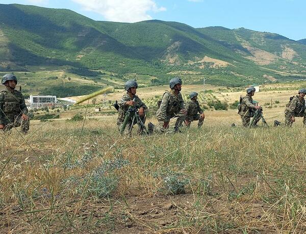 В Азербайджане завершены учебные сборы с военнообязанными