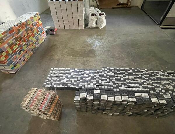 ГТК Азербайджана изъял крупную партию контрабандных сигарет и пиротехники