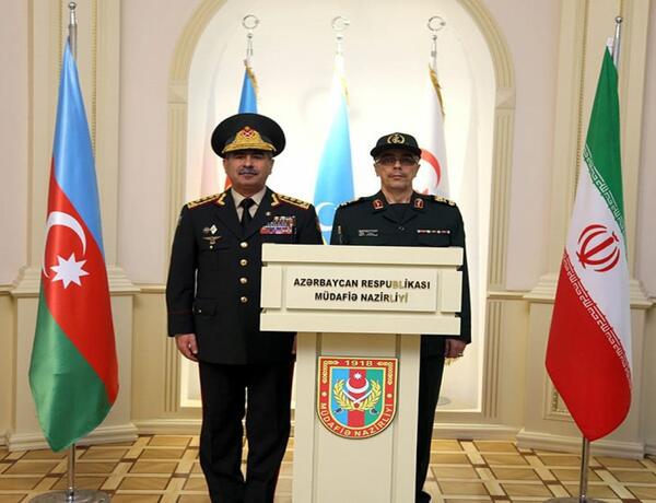 Закир Гасанов обсудил с начальником Генштаба ВС Ирана ситуацию в регионе
