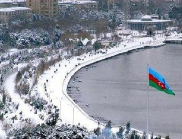 Bakıda sıfır dərəcəyə yaxın şaxta olub, qar yağır –