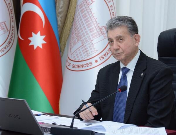 Ильхам Алиев наградил Акифа Али Заде Почетным дипломом президента