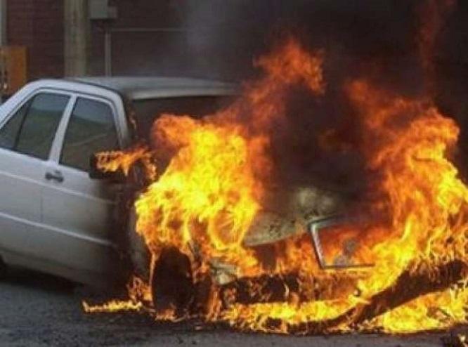 Hacıqabulda minik avtomobili yandı
