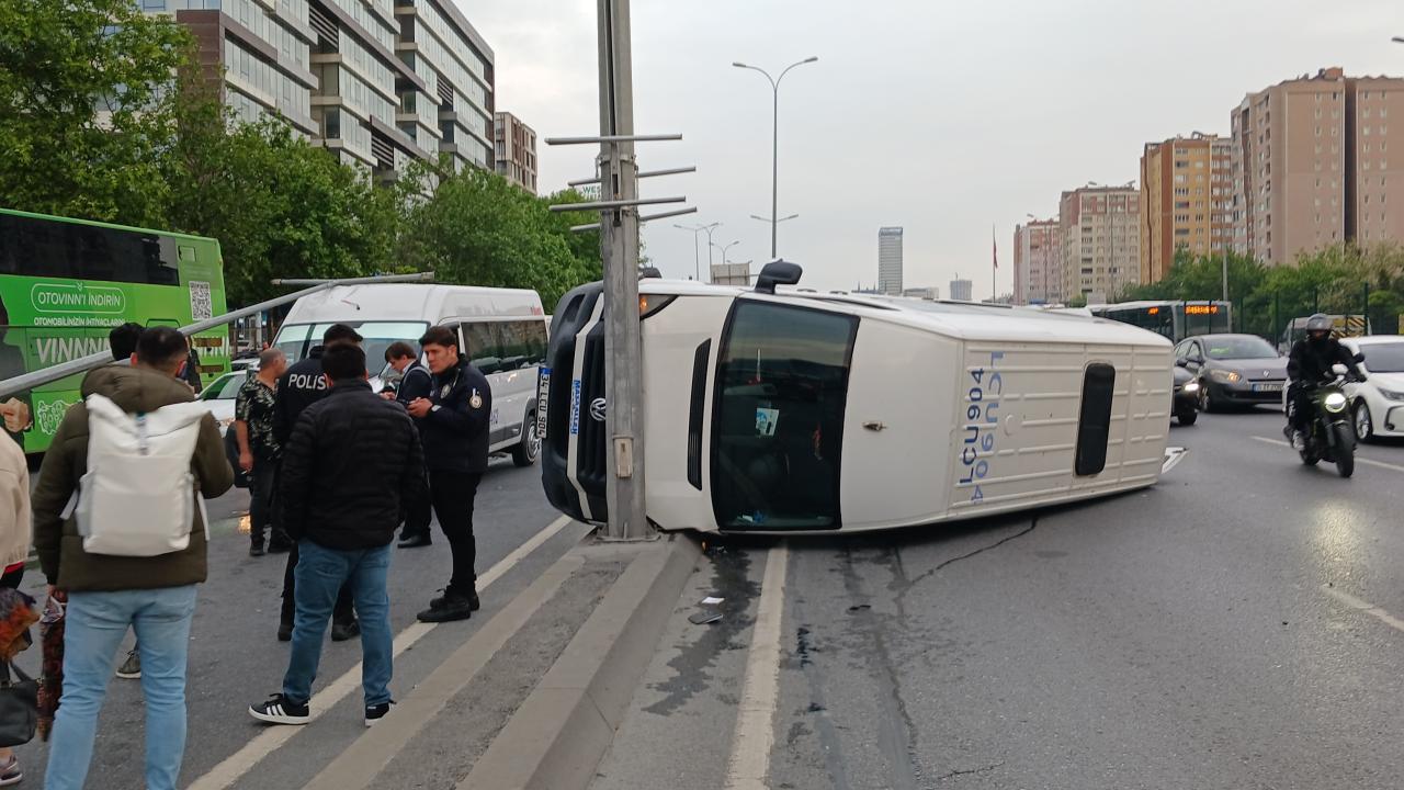 İstanbulda ağır yol qəzasında 13 nəfər xəsarət alıb