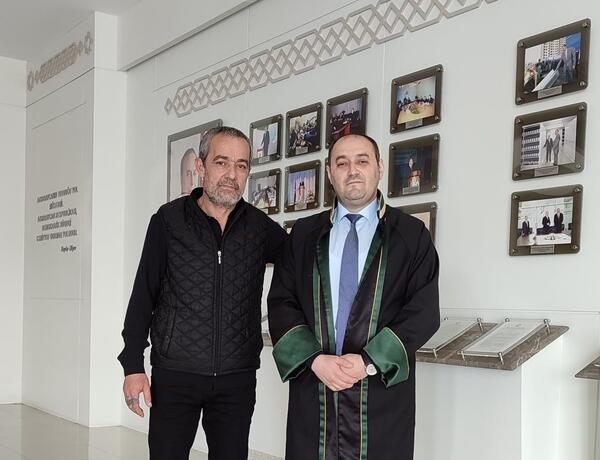 Oğurluqda təqsirləndirilən şəxs məhkəmə zalından azadlığa buraxıldı