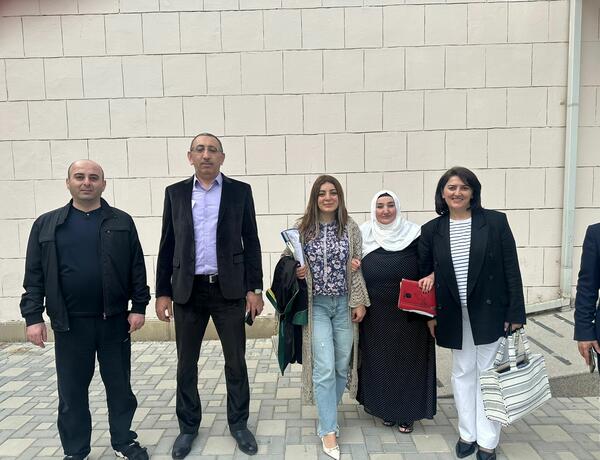 Bakıda dələduzluqda təqsirləndirilən ər-arvada bəraət verildi