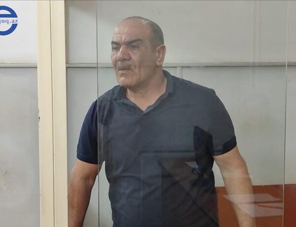 Həyat yoldaşını öldürməkdə təqsirləndirilən şəxs: “Bıçaqla birinci zərbəni boğazına vurdum”