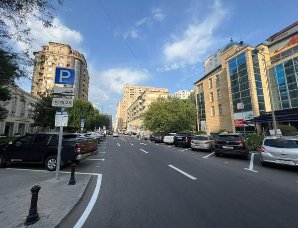 В Азербайджане за парковку на служебных стоянках будет взиматься штраф в размере 40 манатов