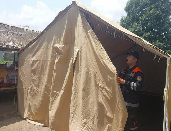 Lənkəranda evi yararsız hala düşən sakin üçün çadır quruldu –