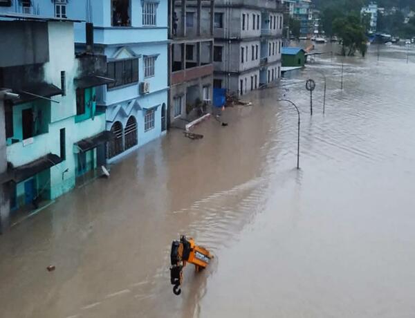 Hindistanda sel və daşqınlar kəndlərə zərər vurub