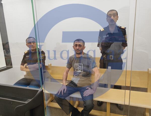 Sumqayıtda evə basqın edərək 3 nəfəri öldürməkdə təqsirləndirilən şəxsin məhkəməsi başladı –