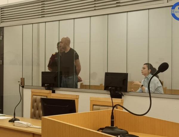 Azyaşlı övladını boğaraq öldürməkdə təqsirləndirilən şəxsin məhkəməsi keçirildi