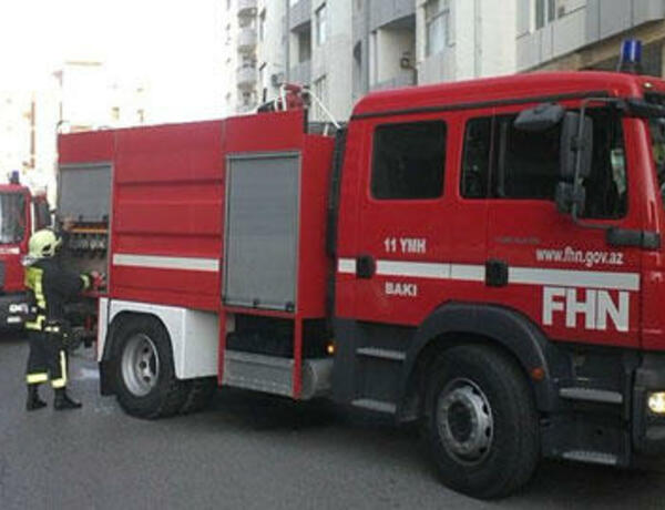 Bakıda çoxmərtəbəli binada yanğın oldu