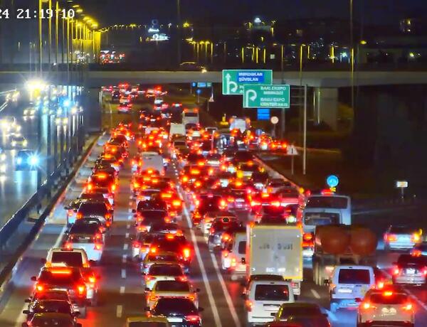 Yol qəzası Mərdəkan şosesi istiqamətində sıxlığa səbəb oldu