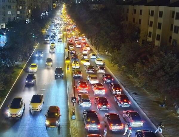 Bakıda qəza səbəbindən sıxlıq yarandı