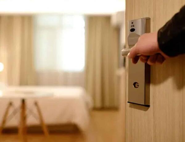 Bakıda otel otağından oğurluq etməkdə təqsirləndirilən Pakistan vətəndaşına hökm oxundu