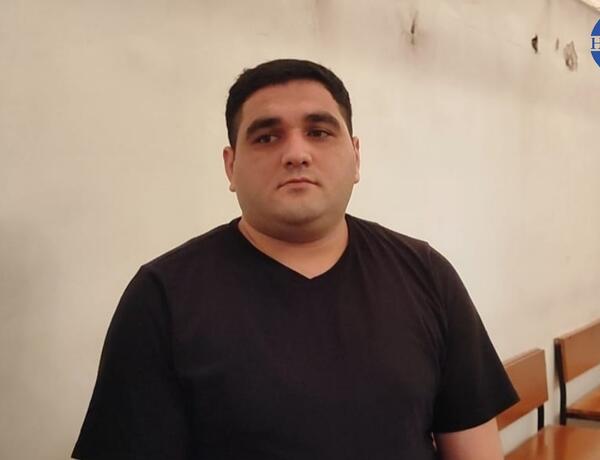 Bayram günü kafedə 2 nəfəri öldürməkdə təqsirləndirilən şəxsin məhkəməsi:  “Arif anasının kababçı ilə sevgili olmasını bilib”