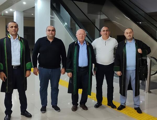 Məhkəmə dələduzluqda təqsirləndirilən 3 nəfərə bəraət verdi