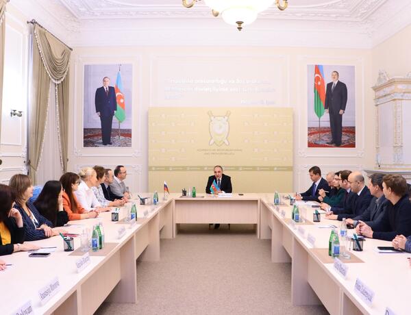 Kamran Əliyev İrkutsk Dövlət Universitetinin nümayəndə heyətini qəbul edib –