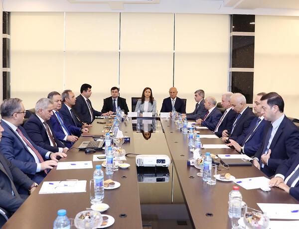 Kommersiya məhkəmələrinin hakimləri üçün “Maliyyə və bankçılıq” mövzusunda təlimlərə başlanıldı –
