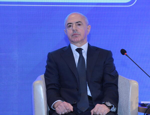 Mübariz Əkbərov: “Hakimlərin nüfuzu hüquqi dövlətin dayaqlarını möhkəmləndirən amillərdən biridir”