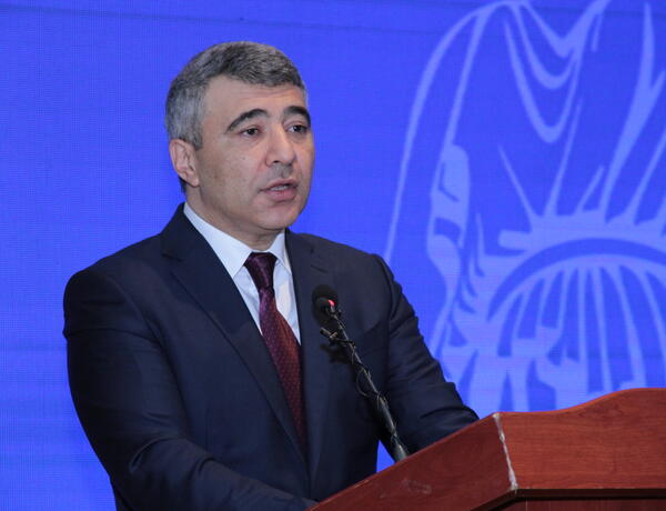 Hakimlərin iş şəraitinin yaxşılaşdırılması məsələsi diqqət mərkəzindədir