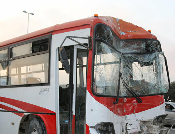 Bakıda sərnişin avtobusu qəzaya uğradı
