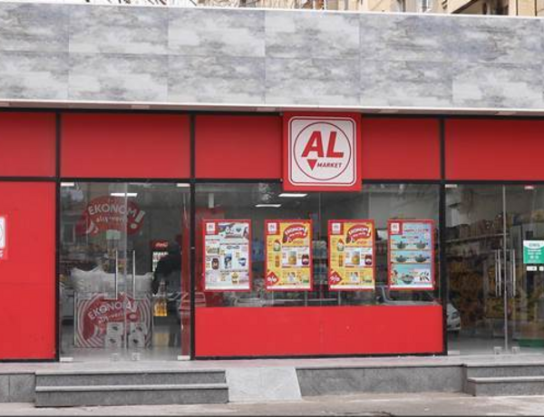 “AL Market”dən 2 min manatlıq siqaret oğurlamaqda təqsirləndirilən şəxsə elektron qolbaq taxıldı