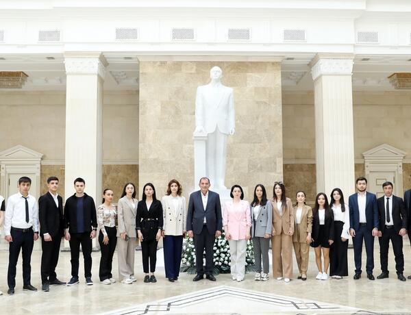 Tələbələr “Açıq qapı” günü münasibətilə Ali Məhkəmədə olublar –