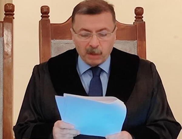 Hakim Azad Məcidov təqaüdə göndərildi