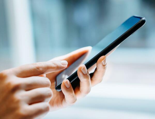 Borclarını ödəmək üçün atasının telefonunu oğurladı